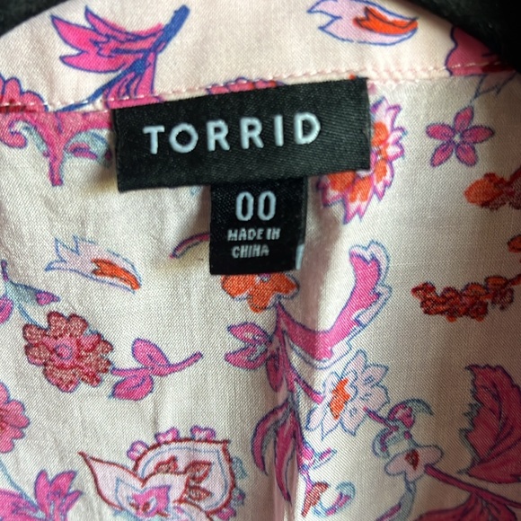 Torrid 🌺 blouse - Picture 3 of 6